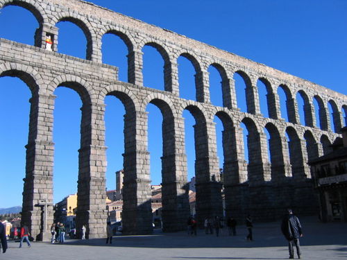 800px-Segovia_Aqueduct.jpg